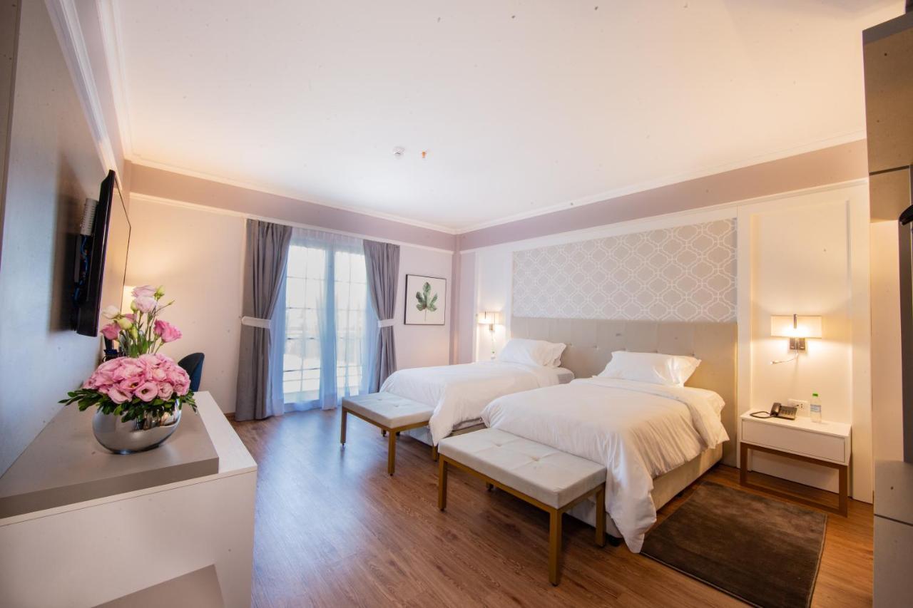 Quarto com 2 Camas de Solteiro